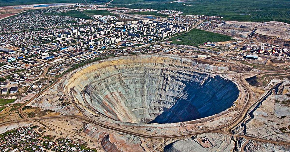 world deepest hole in russia