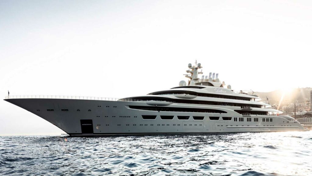 how long is the largest yacht in the world