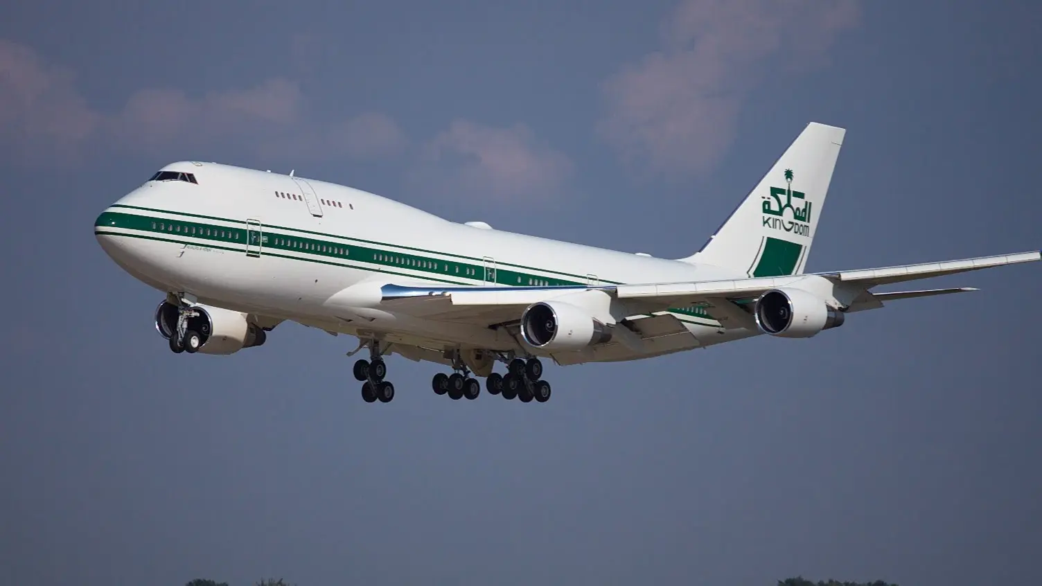 Ала 400. Самолёт Airbus 380 Custom. Боинг 747 Саудия Аравия. Boeing 747-400 Custom.
